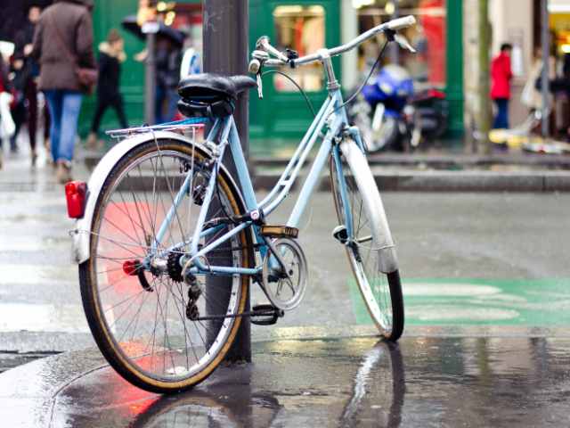 雨の日の自転車の写真